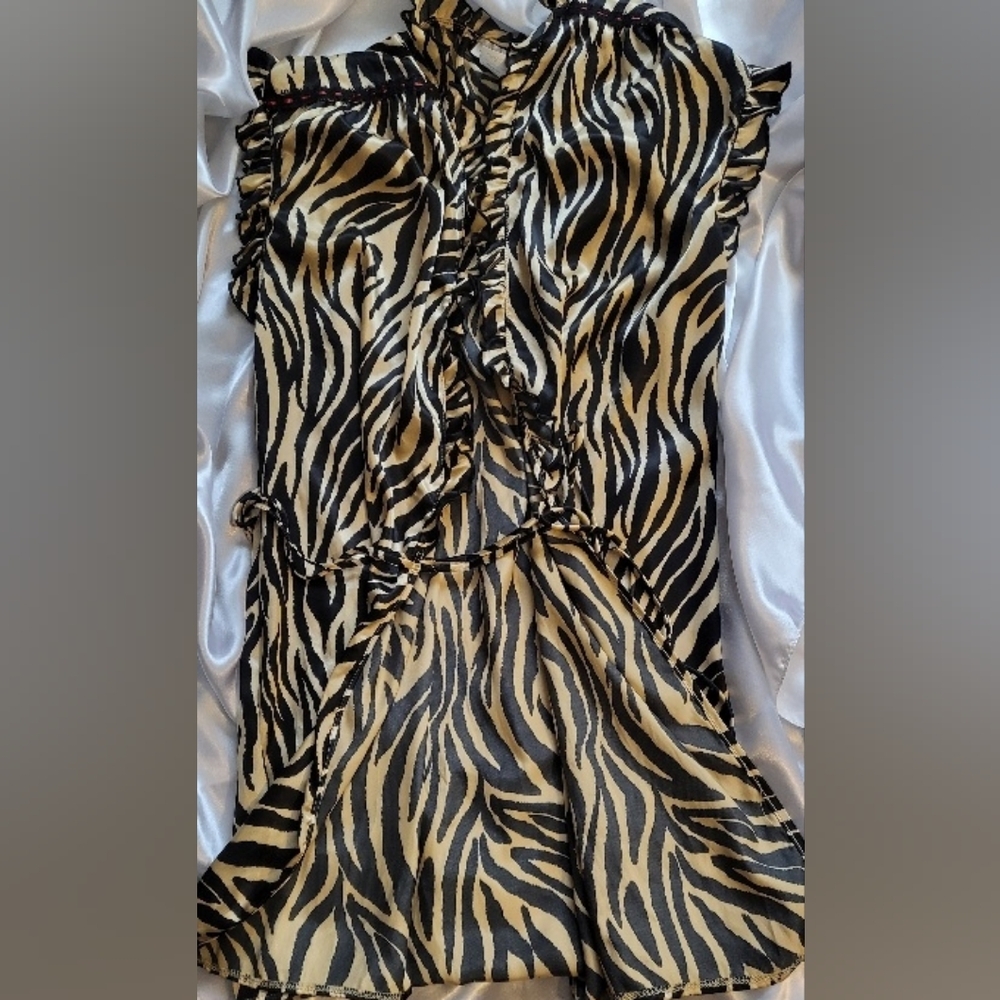 Three piece gold and black lingerie Set (Large) Robe, Cami, Thong Underwear.